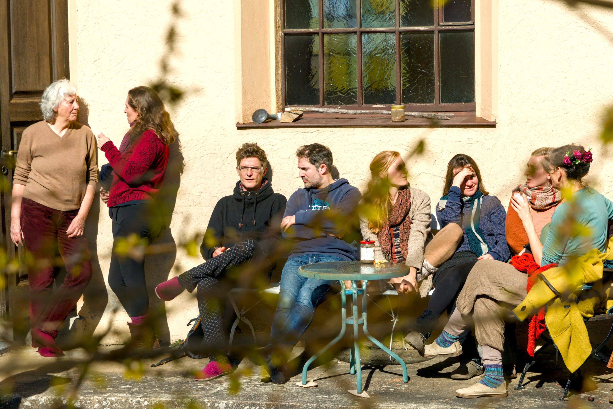 Analoges Menschsein – oder warum Gemeinschaft (vielleicht) die bessere “Droge“ ist